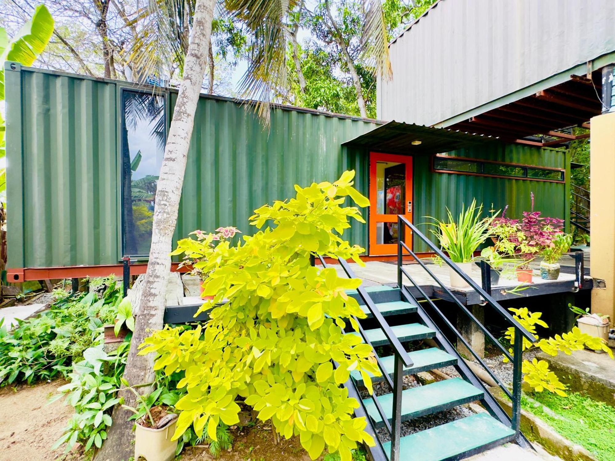 Traveler'S Haven Hostel At Colombo Intl Airport Katunayaka Exterior foto